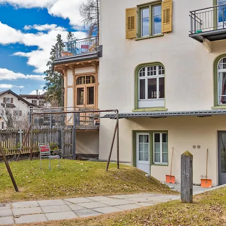 Chesa Platz - *